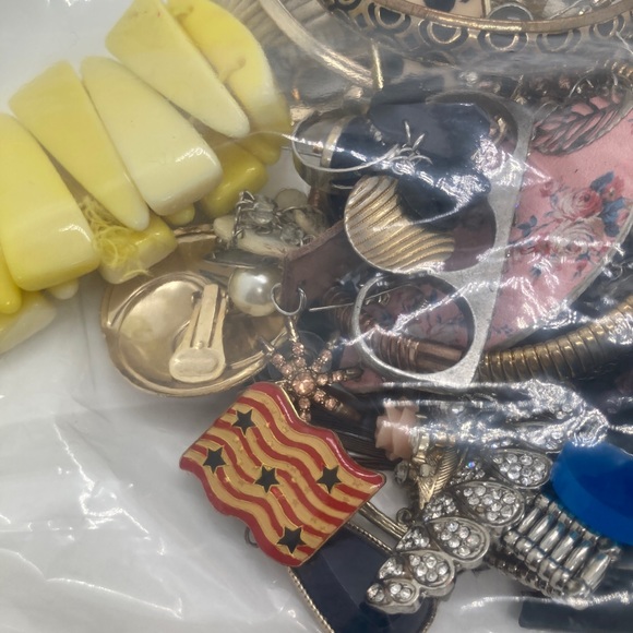 Small Box of Scrap Vintage - Modern Jewelry for Repurposing Arts & Crafts #3 - Picture 8 of 13